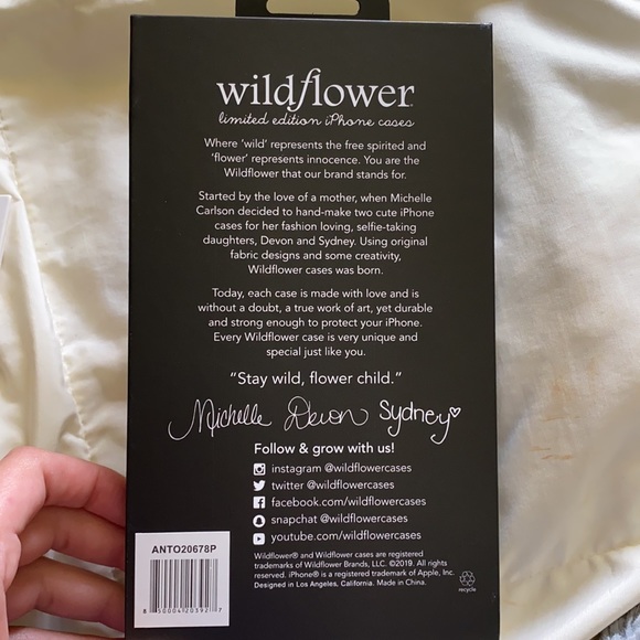 Wildflower iPhone 8+ case and screen protector - Picture 4 of 4